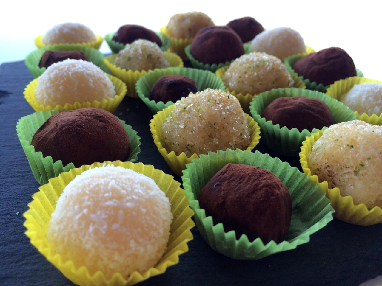 Beijinhos E Brigadeiros Tris Di Tartufini Brasiliani Rosa Pompelmo